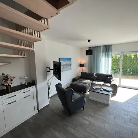 Doppelhaushaelfte Mit Terrasse Сasa de vacaciones Rostock