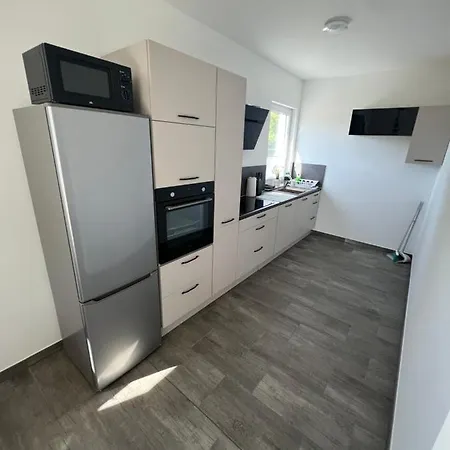 Doppelhaushaelfte Mit Terrasse * ロストック