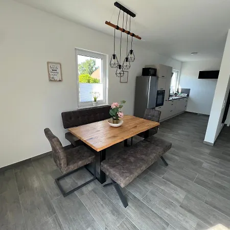 Doppelhaushaelfte Mit Terrasse