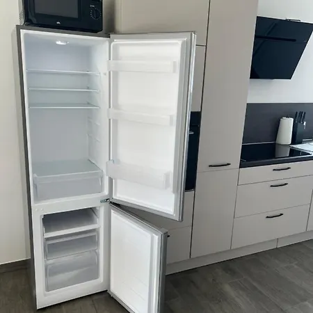 Doppelhaushälfte Mit Terrasse *