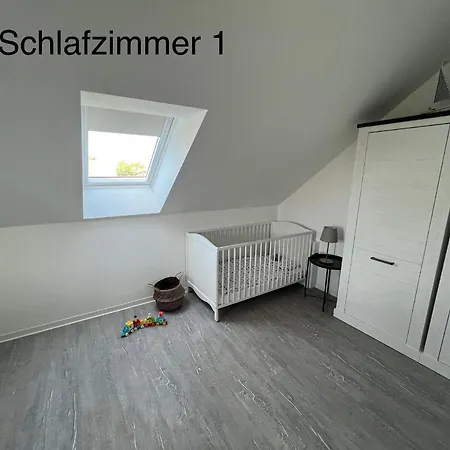 Doppelhaushaelfte Mit Terrasse 別荘