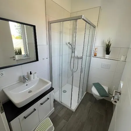 Doppelhaushaelfte Mit Terrasse 別荘