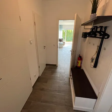 別荘 Doppelhaushaelfte Mit Terrasse