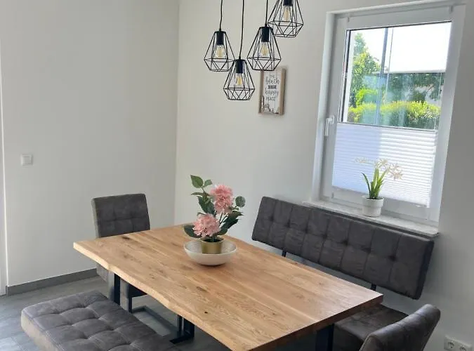 Doppelhaushaelfte Mit Terrasse Casa vacanze