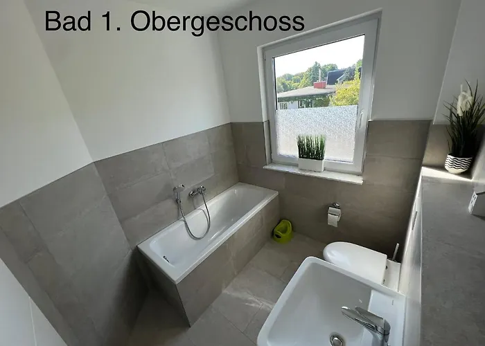 Doppelhaushaelfte Mit Terrasse Rostock